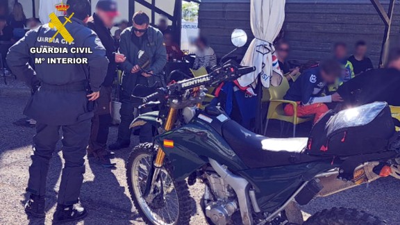 La Guardia Civil detecta una ruta ilegal de motos de enduro por los senderos del monte de Alfajarín