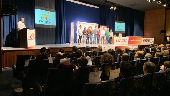 Entrega de premios en la X Gala del Ciclismo Aragonés