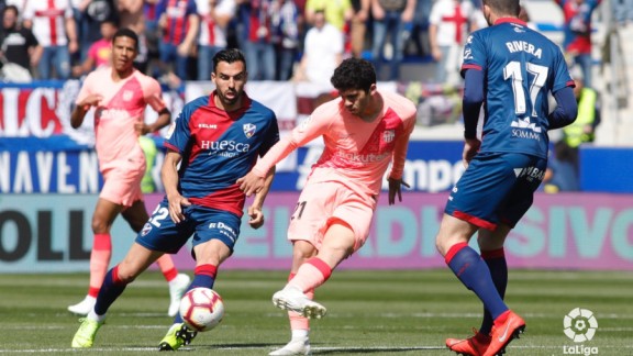 Tal día como hoy: La SD Huesca saca un punto insuficiente en la visita del Barça al Alcoraz