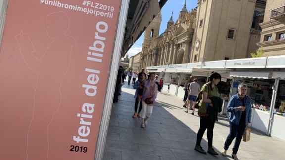 Escritores y dibujantes aragoneses triunfan en la Feria del Libro de Zaragoza