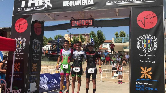 El III Half Triatlón de Mequinenza acaba con las victorias de Usoa Ostolaza y Jordi Montraveta