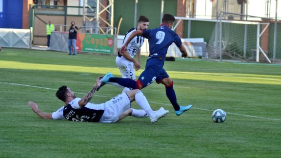 La SD Huesca sigue afinándose (2-2)