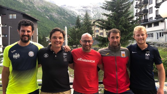 Cinco técnicos aragoneses de esquí alpino intercambian impresiones en Suiza