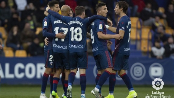 Una SD Huesca dominante se lleva los tres puntos de Santo Domingo (0-2)