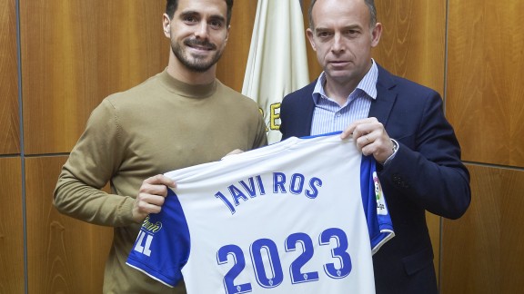 Javi Ros renueva con el Real Zaragoza hasta 2023
