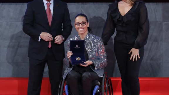 Teresa Perales recibe la Orden Olímpica en Madrid