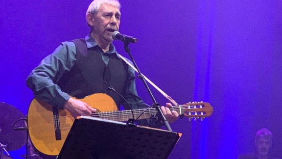 Joaquín Carbonell canta por otros 50 años de cultura en su concierto homenaje