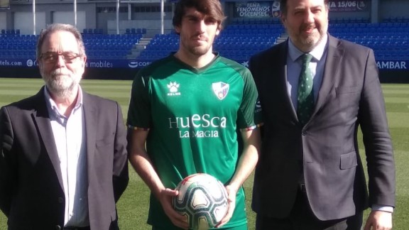 La SD Huesca presenta su camiseta solidaria del 