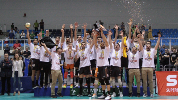 Tal día como hoy: El Club Voleibol Teruel logra el primer triplete de su historia