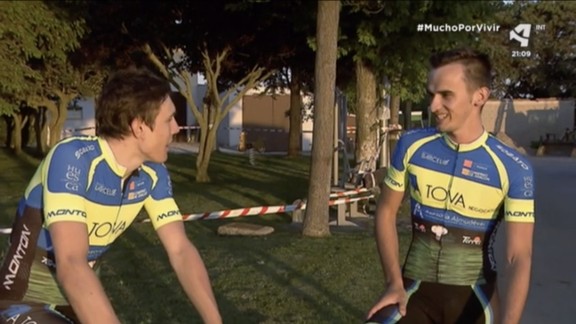 Toby y Kamil, los ciclistas internacionales que se quedaron confinados en Huesca