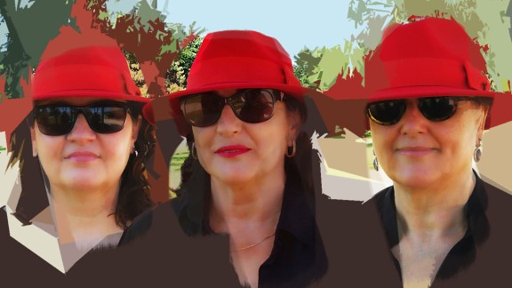 Historias de tres mujeres con sombrero rojo