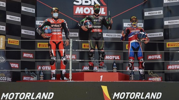 MotorLand cierra su primer round del Campeonato de Superbikes con impresionantes luchas