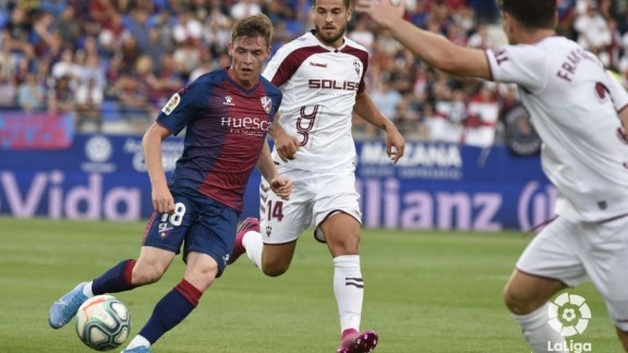 Sergio Gómez continuará una temporada más como cedido en la SD Huesca