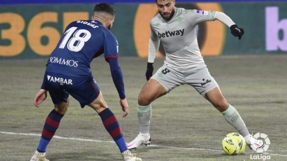La SD Huesca se mete en un gran lío y Míchel se queda sin crédito (0-2)