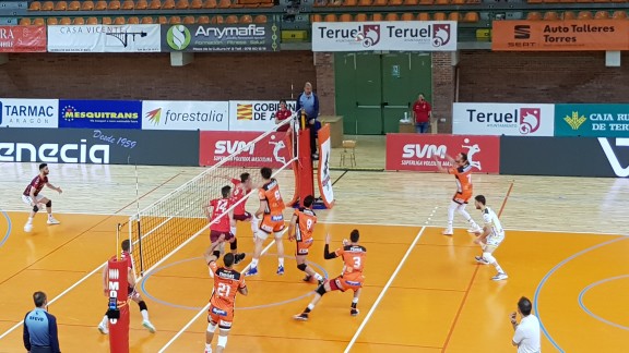 El CV Teruel retoma la liga con victoria (3-1)