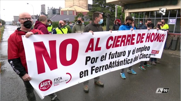 Toda la plantilla de Ferroatlántica secunda la huelga de 24 horas