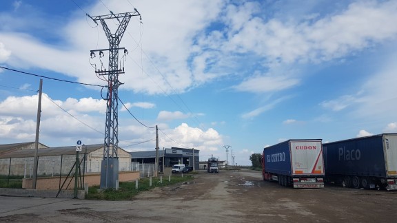 El choque de un camión contra una torre eléctrica deja sin luz a Bujaraloz