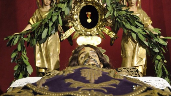 El Cristo de la Cama no sale en procesión pero se ve en el Pilar