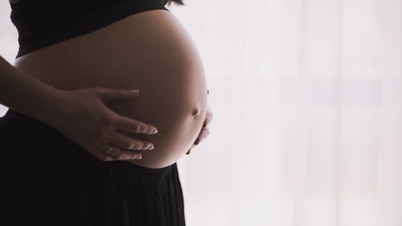 La COVID-19 aumenta en un 50% el riesgo de complicaciones en embarazos