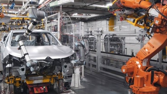 Opel prescindirá de 300 empleados temporales por falta de suministros