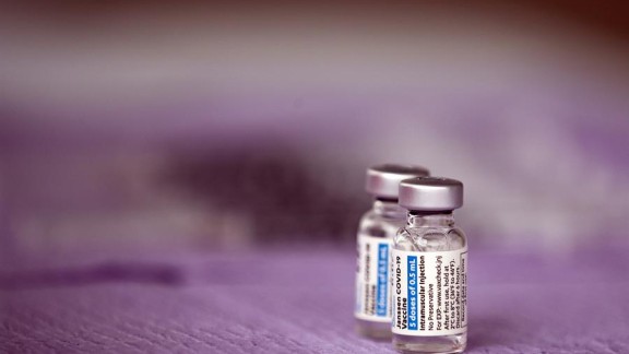 J&J retrasa el reparto de su vacuna a Europa tras suspensión en EEUU