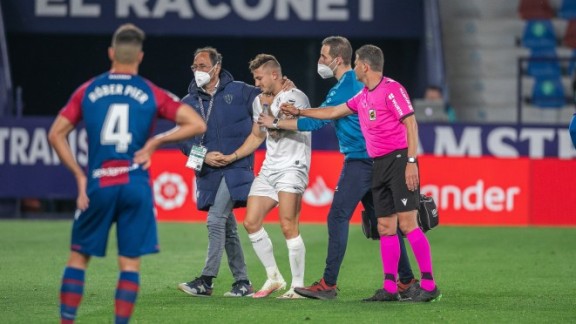 Pablo Maffeo sufre una lesión en los ligamentos de su hombro derecho