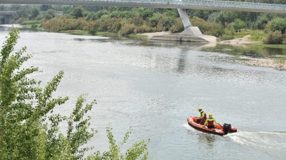La búsqueda en el Ebro se centra en la zona del puente de la Almozara