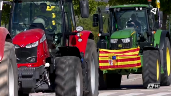 Los tractores toman las calles de la capital aragonesa 