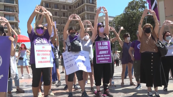 Colectivos feministas se manifiestan contra la 'Ley Trans'
