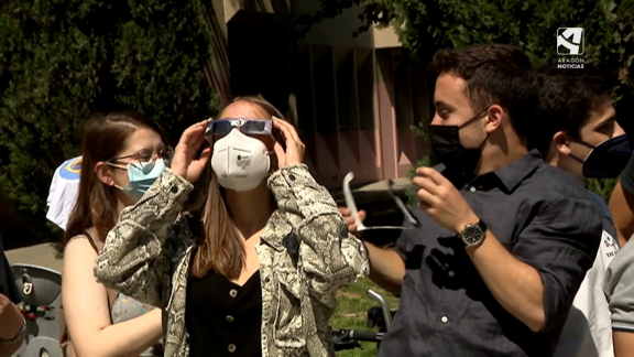Un telescopio en la Universidad de Zaragoza ha permitido observar el eclipse solar