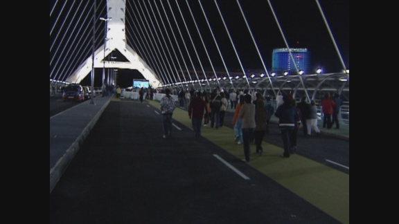El 7 de junio de 2008 se inauguró el Puente del Tercer Milenio