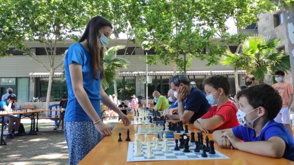 María Eizaguerri muestra el potencial del ajedrez femenino en el CN Helios