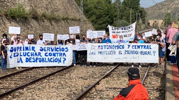 Cientos de personas vuelven a pedir una solución para el tren regional