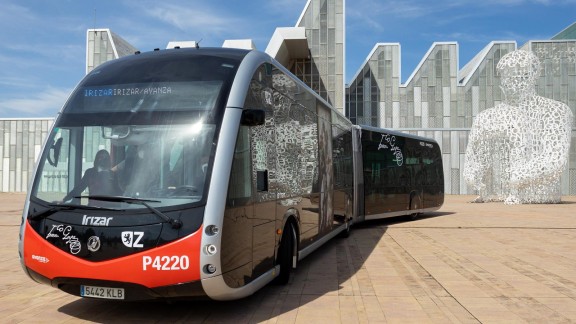 El nuevo autobús futurista y eléctrico, con estética de tranvía, circulará por Zaragoza a finales de 2022