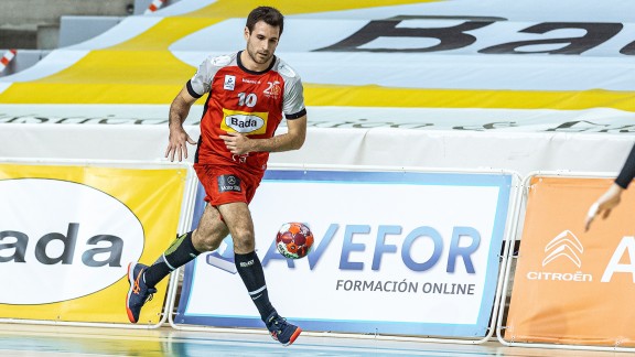 Adrià Pérez renueva por dos temporada con el Bada Huesca