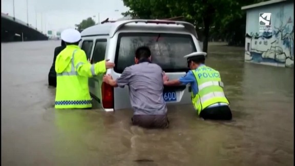 Las lluvias dejan 16 muertos y 200.000 evacuados en el centro de China