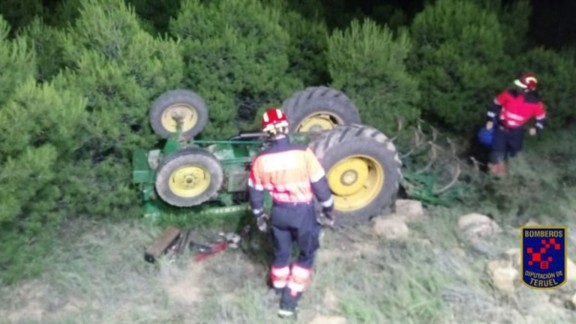 Fallece un hombre al volcar el tractor que conducía en Muniesa