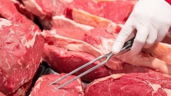 El consejo de Garzón para consumir menos carne desata un rechazo generalizado
