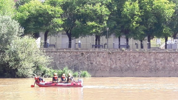 Una víctima de maltrato cae al río Ebro al huir de su expareja