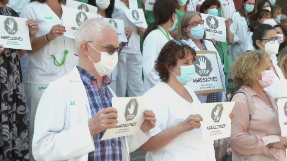 Concentración en repulsa a la agresión en el Hospital Clínico de Zaragoza