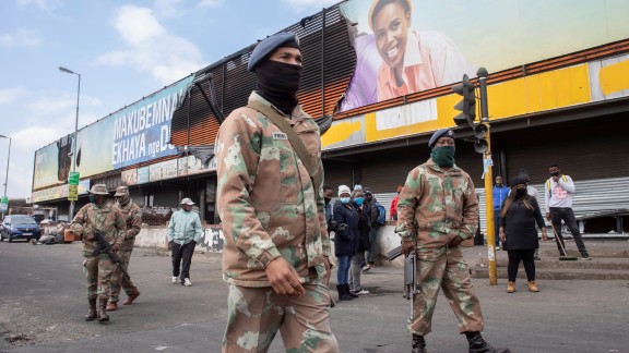 117 muertos por los saqueos y disturbios en Sudáfrica