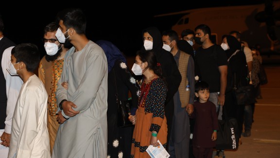 España comienza la acogida de afganos evacuados con 12 peticiones de asilo