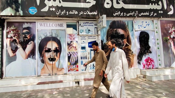 Kabul cumple una semana bajo control talibán entre el miedo y el caos