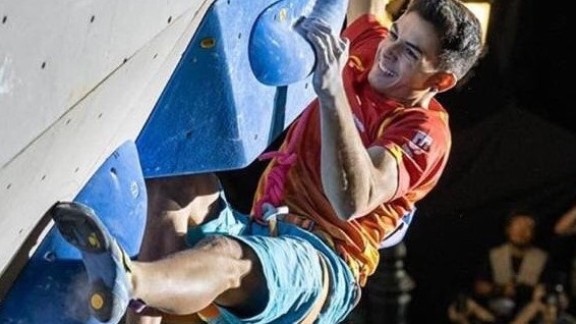 Alberto Ginés se hace con el oro en escalada deportiva