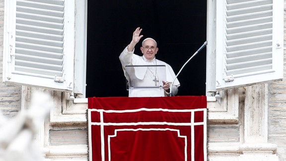 Interceptan en Milán una carta con tres balas dirigida al papa Francisco