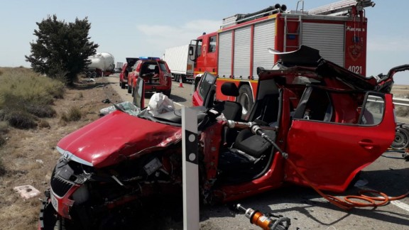Un herido grave tras chocar un camión y un turismo en La Almolda