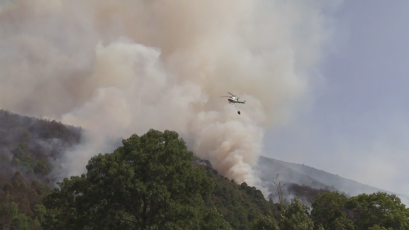 Activo un incendio en Ezcaray (La Rioja) tras quemar más de 100 hectáreas