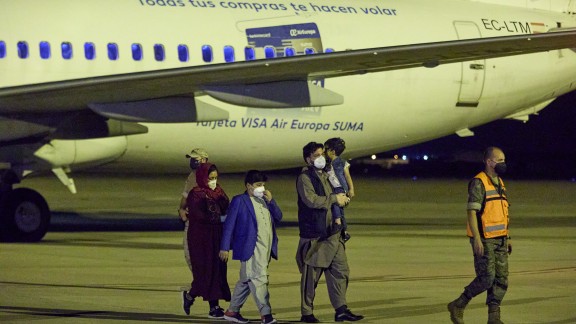 Evacuados otros 260 afganos que llegarán a España esta tarde