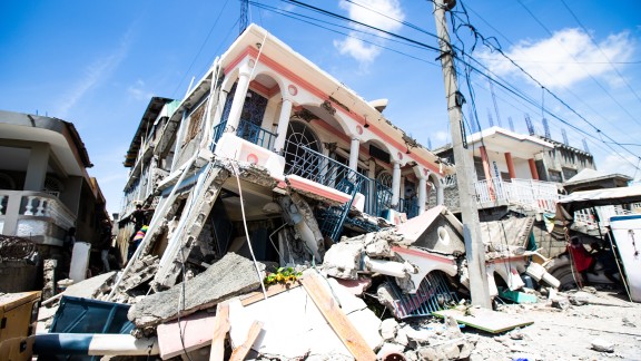Los fallecidos por el terremoto de Haití ascienden ya a 724