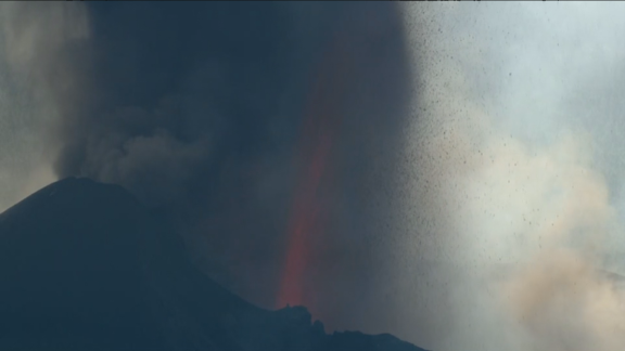 El volcán Cumbre Vieja sigue en su fase más explosiva